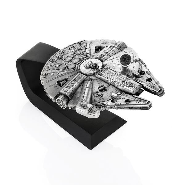 Star Wars Millenium Falcon Figurine - Collectible Gift